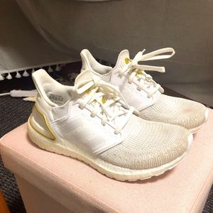 Adidas Ultraboost 20 in Cloud White/Gold Metallic